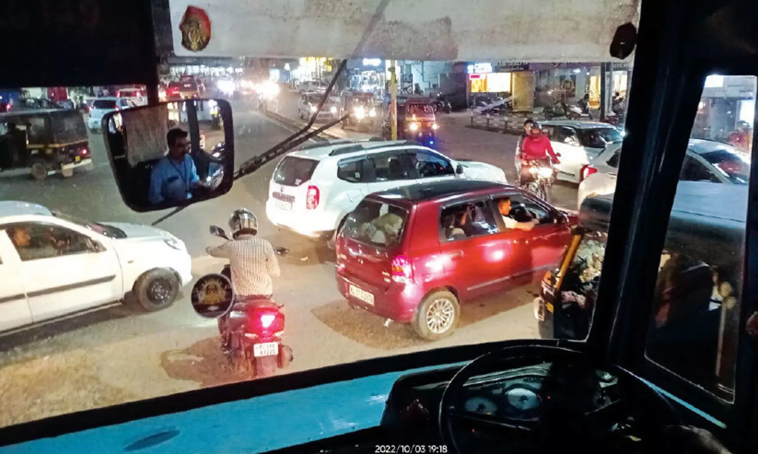 സിഗ്നൽ സംവിധാനം വൈകീട്ട് ഏഴുവരെ; ചന്ദ്രഗിരി ജങ്ഷനിൽ കുരുക്ക്