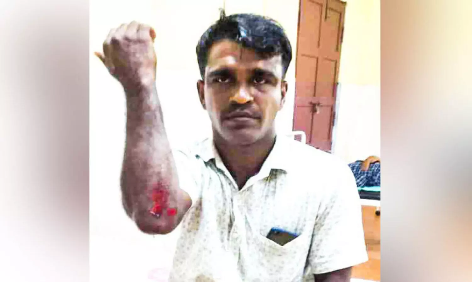 നായ് കുറുകെ ചാടി ബൈക്ക് മറിഞ്ഞു; രണ്ടുപേർക്ക് പരിക്ക്