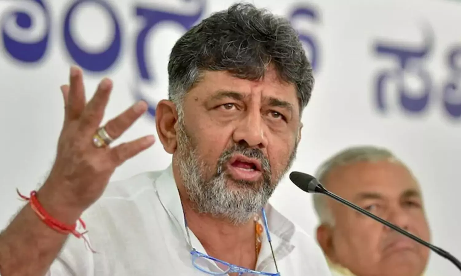 ശിവകുമാറിനെ ചോദ്യം ചെയ്ത്​ ഇ.ഡി; ഭാരത് ജോഡോ യാത്ര പ്രമാണിച്ച്​ സാവകാശം ചോദിച്ചെങ്കിലും അനുവദിച്ചില്ല