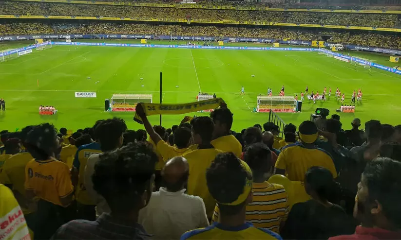 മഞ്ഞക്കടൽ കണ്ട് അതിശയം കൂറി ബ്ലാസ്റ്റേഴ്സ് താരങ്ങൾ, ആരാധകരെ ഇളക്കിമറിച്ച് ഇവാൻ