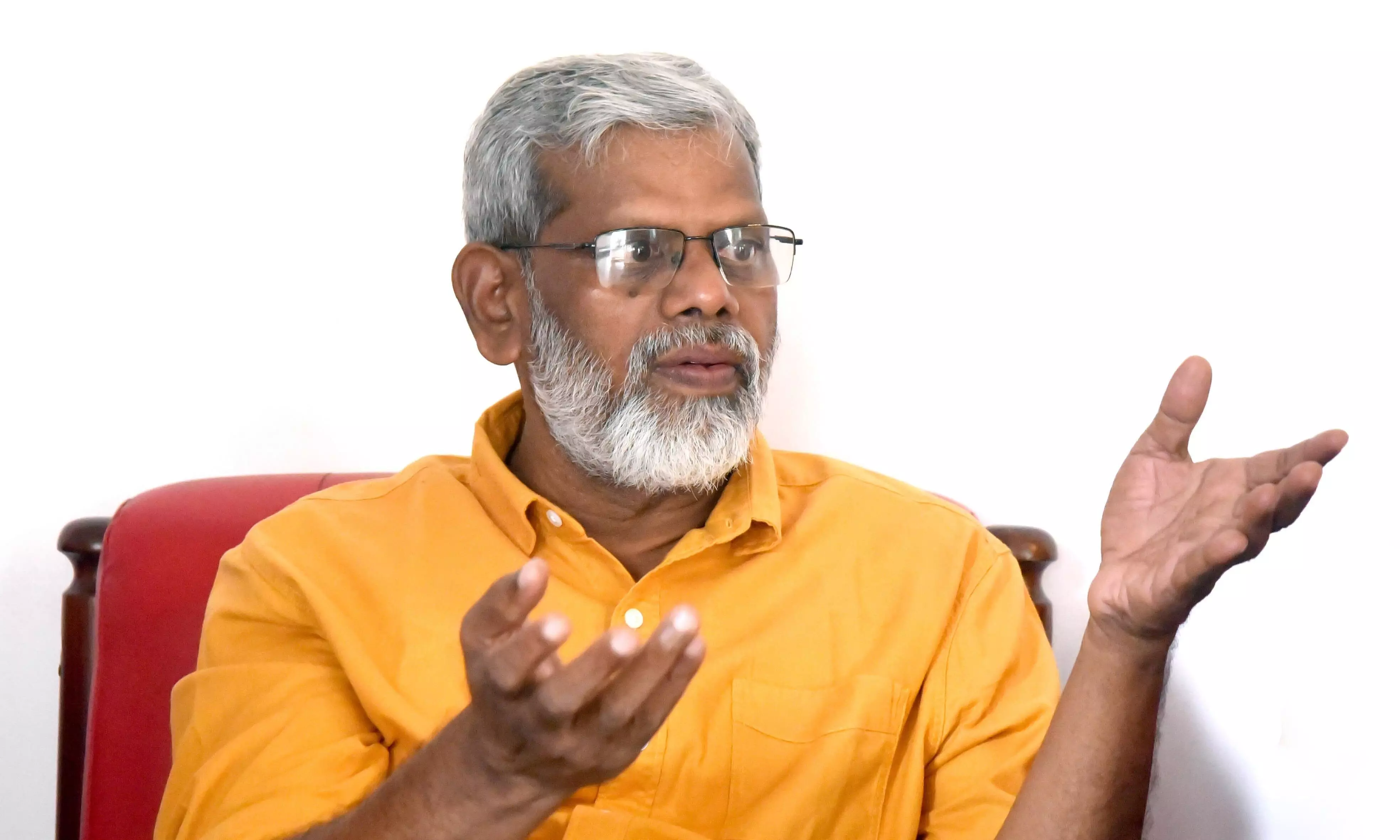 കക്കാനാടിൽ പ്രസിഡന്റിനെക്കാൾ ഉയരെയാണ് തോട്ടിപ്പണിക്കാർ; ദലിത് ആക്ടിവിസ്റ്റ് ആതവൻ ദീച്ചന്യ സംസാരിക്കുന്നു കക്കാനാടിൽ പ്രസിഡന്റിനെക്കാൾ ഉയരെയാണ് തോട്ടിപ്പണിക്കാർ; ദലിത് ആക്ടിവിസ്റ്റ് ആതവൻ ദീച്ചന്യ സംസാരിക്കുന്നു