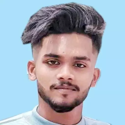 ഓ​ട്ടോ​യും ബൈ​ക്കും കൂ​ട്ടി​യി​ടി​ച്ച് പ​രി​ക്കേ​റ്റ യു​വാ​വ് മ​രി​ച്ചു