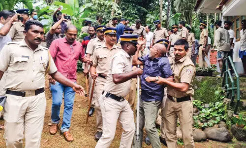 ഗ്രീൻഫീൽഡ് പാത: കല്ലിടൽ തടസ്സപ്പെടുത്തിയ ദമ്പതികൾ അറസ്റ്റിൽ ഗ്രീൻഫീൽഡ് പാത: കല്ലിടൽ തടസ്സപ്പെടുത്തിയ ദമ്പതികൾ അറസ്റ്റിൽ