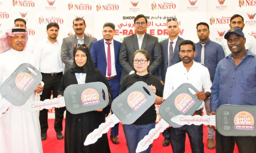 നെസ്റ്റോ ഷോപ് ആൻഡ് വിൻ പ്രമോഷൻ: വിജയികൾക്ക് കാറുകൾ സമ്മാനിച്ചു