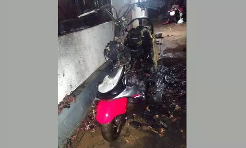 പാലക്കാട്ട് ഇലക്ട്രിക് സ്കൂട്ടർ പൊട്ടിത്തെറിച്ചു