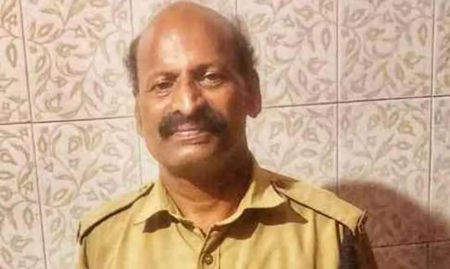 റെയിൽ പാളത്തിൽനിന്ന് ലോട്ടറി വിൽപനക്കാരനെ ജീവതത്തിലേക്ക് ചേർത്തുപിടിച്ച് രാജൻ