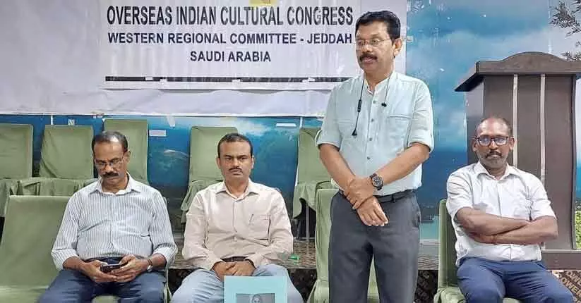 ഒ.ഐ.സി.സി വെസ്റ്റേൺ റീജനൽ കമ്മിറ്റി ജിദ്ദയിൽ സംഘടിപ്പിച്ച ഗാന്ധിജയന്തി പരിപാടിയിൽ സാക്കിർ ഹുസൈൻ എടവണ്ണ സംസാരിക്കുന്നു