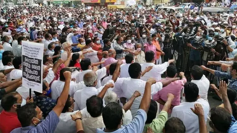 കെ റെയിൽ: ഉദ്യോഗസ്ഥരുടെ കാലാവധി നീട്ടിക്കൊടുത്തത് ജനങ്ങളോടുള്ള വെല്ലുവിളിയെന്ന് ജനകീയ സമിതി കെ റെയിൽ: ഉദ്യോഗസ്ഥരുടെ കാലാവധി നീട്ടിക്കൊടുത്തത് ജനങ്ങളോടുള്ള വെല്ലുവിളിയെന്ന് ജനകീയ സമിതി