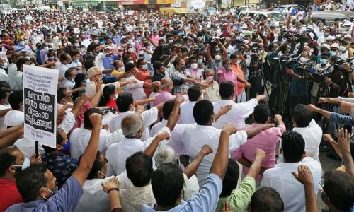 കെ റെയിൽ: ഉദ്യോഗസ്ഥരുടെ കാലാവധി നീട്ടിക്കൊടുത്തത് ജനങ്ങളോടുള്ള വെല്ലുവിളിയെന്ന് ജനകീയ സമിതി