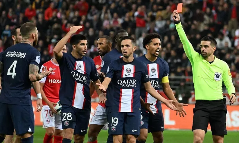 മെസ്സിയില്ലാതെ കളത്തിലിറങ്ങിയ പി.എസ്.ജിക്ക് സമനില; സെർജിയോ റാമോസിന് റെഡ് കാർഡ് മെസ്സിയില്ലാതെ കളത്തിലിറങ്ങിയ പി.എസ്.ജിക്ക് സമനില; സെർജിയോ റാമോസിന് റെഡ് കാർഡ്