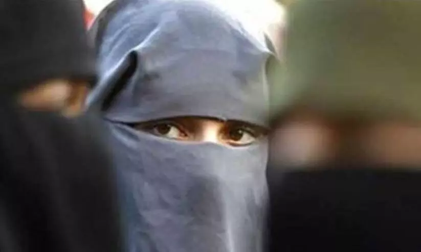 priest wearing pardha