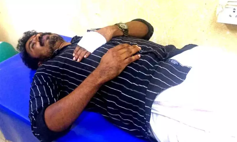 ഡി.വൈ.എഫ്.ഐ നേതാവിനെ കൊലപ്പെടുത്താൻ ശ്രമം; മൂന്ന് ആർ.എസ്.എസുകാർ അറസ്റ്റിൽ ഡി.വൈ.എഫ്.ഐ നേതാവിനെ കൊലപ്പെടുത്താൻ ശ്രമം; മൂന്ന് ആർ.എസ്.എസുകാർ അറസ്റ്റിൽ