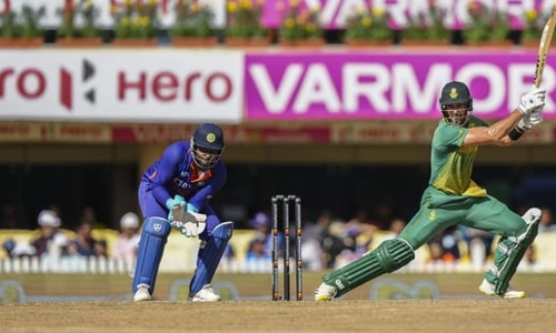 തിളങ്ങി മാര്ക്രവും ഹെന്ഡ്രിക്സും; ഇന്ത്യയ്ക്ക് 279 റൺസ് വിജയലക്ഷ്യം തിളങ്ങി മാര്ക്രവും ഹെന്ഡ്രിക്സും; ഇന്ത്യയ്ക്ക് 279 റൺസ് വിജയലക്ഷ്യം