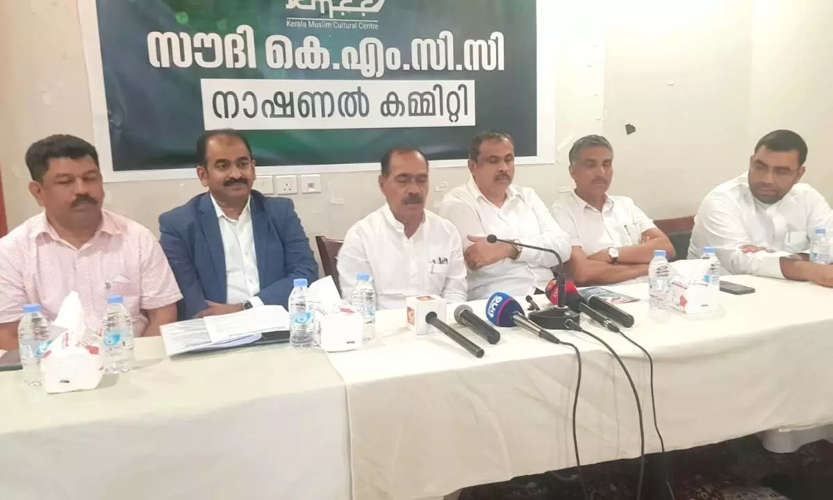 സൗദി കെ.എം.സി.സി പത്താം വാര്ഷിക ഉപഹാരമായി പ്രവാസികൾക്ക് പെൻഷൻ ആരംഭിക്കുന്നു സൗദി കെ.എം.സി.സി പത്താം വാര്ഷിക ഉപഹാരമായി പ്രവാസികൾക്ക് പെൻഷൻ ആരംഭിക്കുന്നു