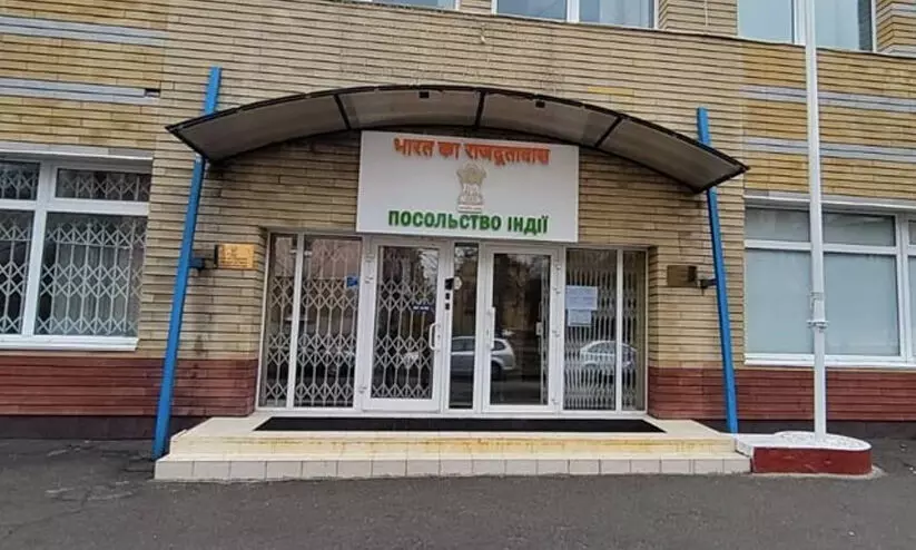 അനാവശ്യ യാത്രകൾ ഒഴിവാക്കണം; യുക്രെയ്നിലെ ഇന്ത്യൻ പൗരന്മാർക്ക് മുന്നറിയിപ്പ്; ആശങ്ക അറിയിച്ച് ഇന്ത്യ അനാവശ്യ യാത്രകൾ ഒഴിവാക്കണം; യുക്രെയ്നിലെ ഇന്ത്യൻ പൗരന്മാർക്ക് മുന്നറിയിപ്പ്; ആശങ്ക അറിയിച്ച് ഇന്ത്യ