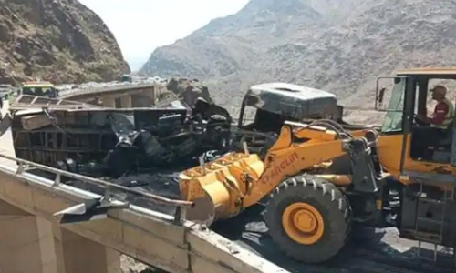 ട്രെയിലറുകൾ കൂട്ടിയിടിച്ച് ഡ്രൈവർ വെന്തുമരിച്ചു