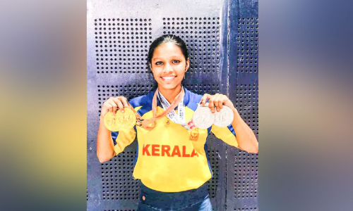 ലോ​ക പ​ഞ്ച​ഗു​സ്തി മ​ത്സ​ര​ത്തി​ൽ  പ​ങ്കെ​ടു​ക്കാ​ൻ ആ​ർ​ദ്ര​യും