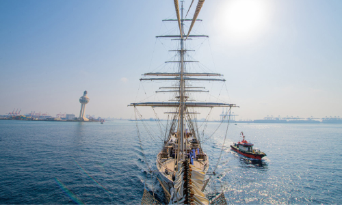 ശ​ബാ​ബ്​ ഒ​മാ​ൻ ര​ണ്ട് ​നാ​ട​ണ​യു​ന്നു; സ​ലാ​ല തു​റ​മു​ഖ​ത്തേ​ക്ക്​ തി​രി​ച്ചു