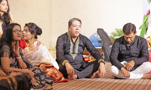 ദു​ർ​ഗ പൂ​ജ ന​ട​ത്തി അ​ബീ​വി​യ