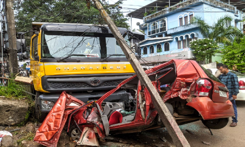 മലയോരം തകർക്കുന്ന തുറമുഖ നിർമാണം