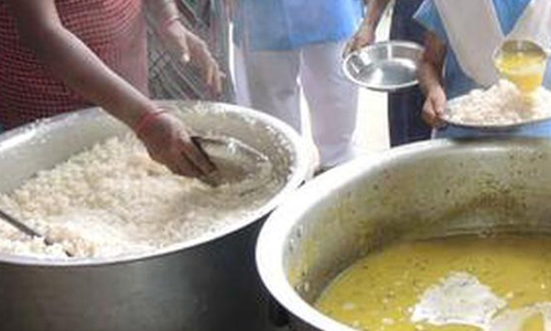 സ്കൂൾ പാചക തൊഴിലാളികൾക്ക് വേതനമില്ലാക്കാലം