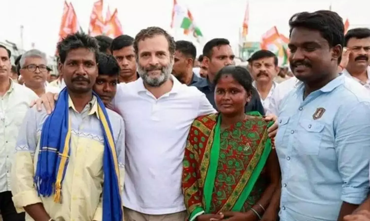 വിഗ്രഹം തൊട്ടതിന് 60,000 രൂപ പിഴയിട്ട ദലിത് കുടുംബത്തിന്‍റെ ഹൃദയം തൊട്ട് രാഹുൽ