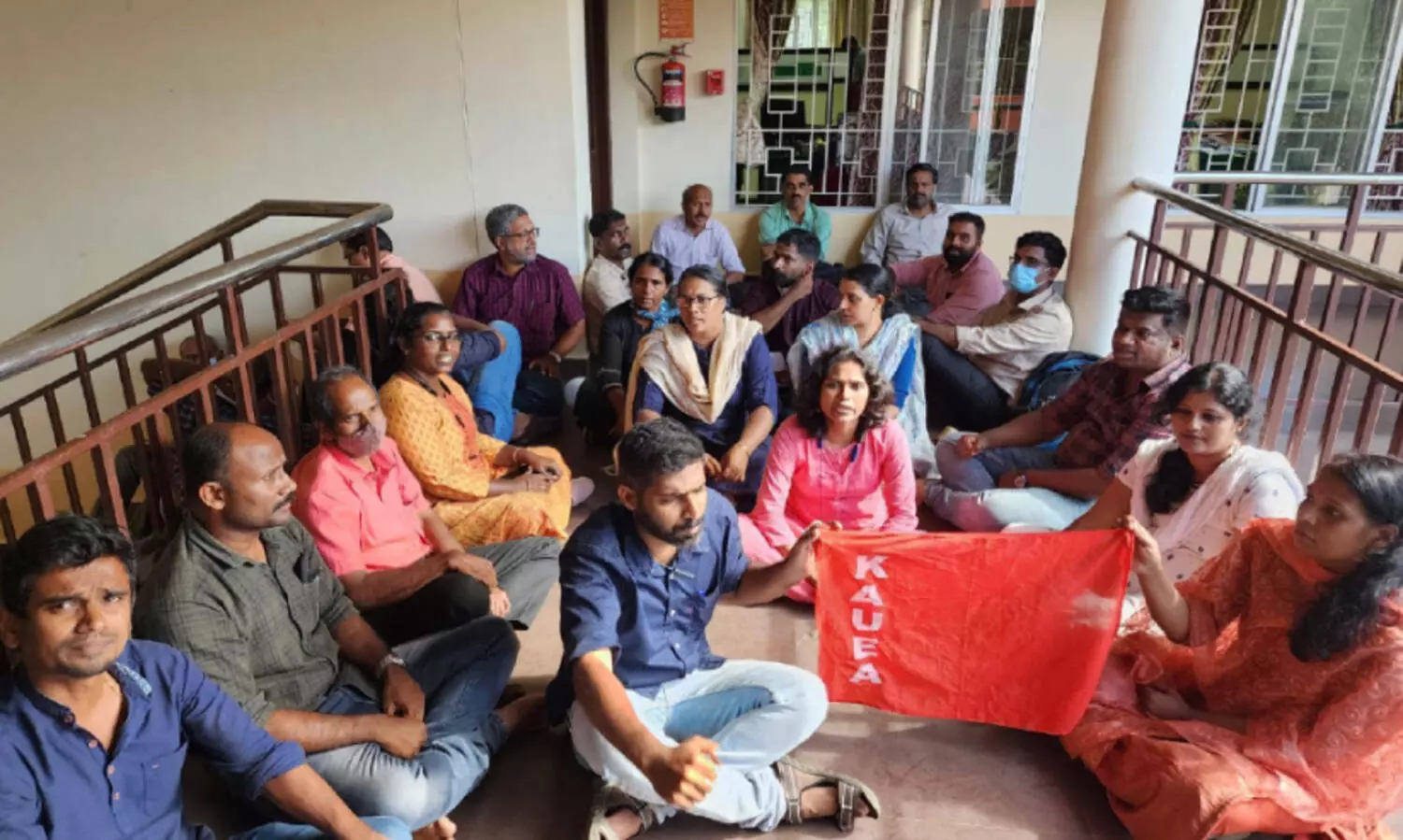 കാർഷിക സർവകലാശാല: സി.പി.എം സംഘടന ഭാരവാഹിയെ തരംതാഴ്ത്തി; രജിസ്​ട്രാറെ ഉപരോധിച്ചു