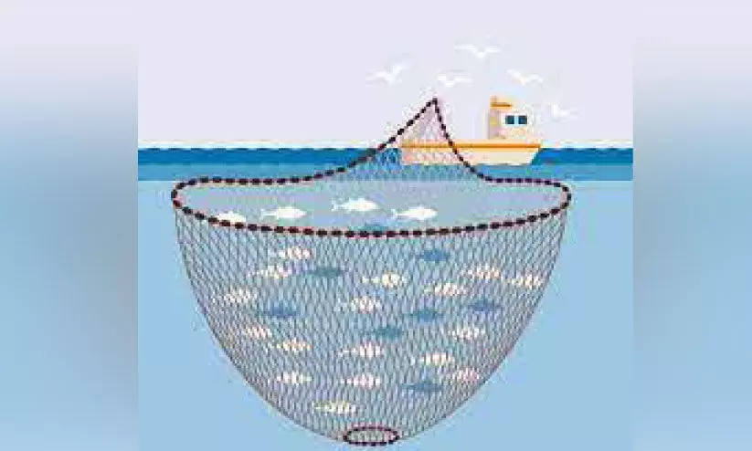 ബോട്ട് കസ്റ്റഡിയില് എടുക്കാന് ശ്രമിച്ചതിനെത്തുടർന്ന് സംഘർഷം ബോട്ട് കസ്റ്റഡിയില് എടുക്കാന് ശ്രമിച്ചതിനെത്തുടർന്ന് സംഘർഷം