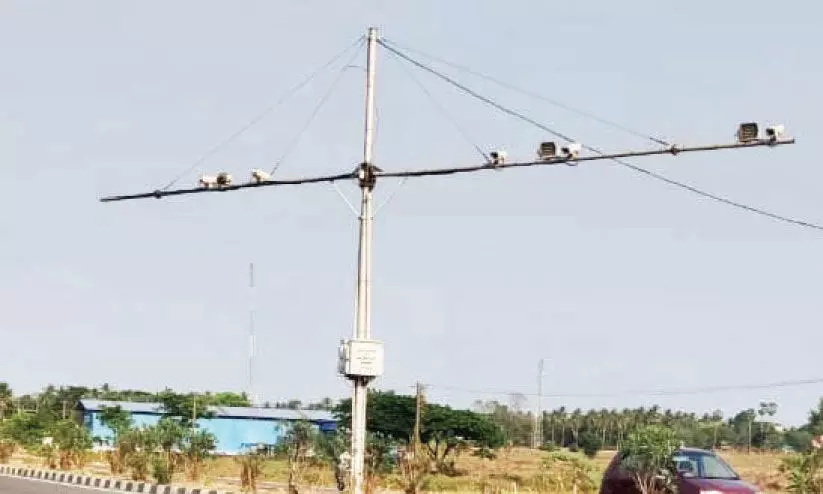 ക​ണ്ണ​ട​ച്ച്​ കാ​മ​റ​ക​ൾ