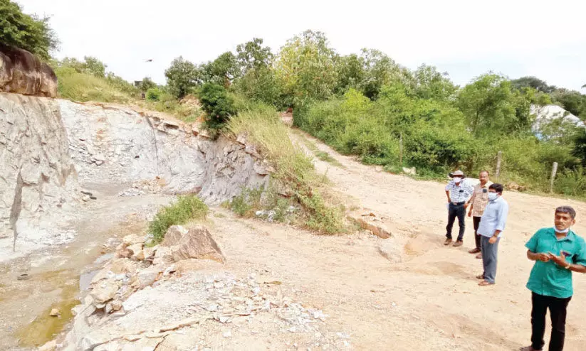 അനധികൃത ക്വാറിയിൽ റെയ്ഡ്; വ്യാപക പാറ പൊട്ടിക്കൽ കണ്ടെത്തി അനധികൃത ക്വാറിയിൽ റെയ്ഡ്; വ്യാപക പാറ പൊട്ടിക്കൽ കണ്ടെത്തി