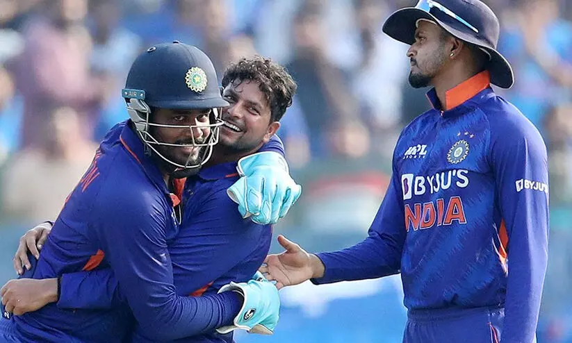 തകർത്തെറിഞ്ഞ് ഇന്ത്യൻ ബൗളർമാർ; ദക്ഷിണാഫ്രിക്ക 99ന് പുറത്ത് തകർത്തെറിഞ്ഞ് ഇന്ത്യൻ ബൗളർമാർ; ദക്ഷിണാഫ്രിക്ക 99ന് പുറത്ത്