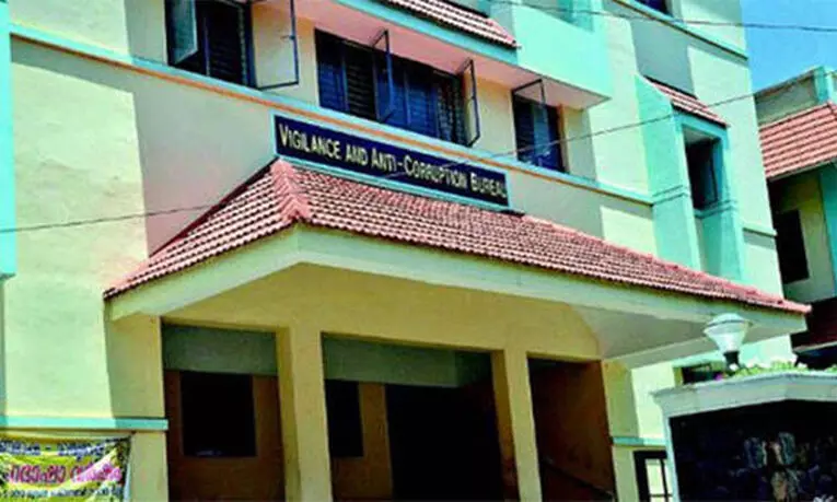 കൈക്കൂലി വാങ്ങുന്നതിനിടെ വില്ലേജ് ഫീൽഡ് അസിസ്റ്റന്റ് വിജിലൻസ് പിടിയിൽ