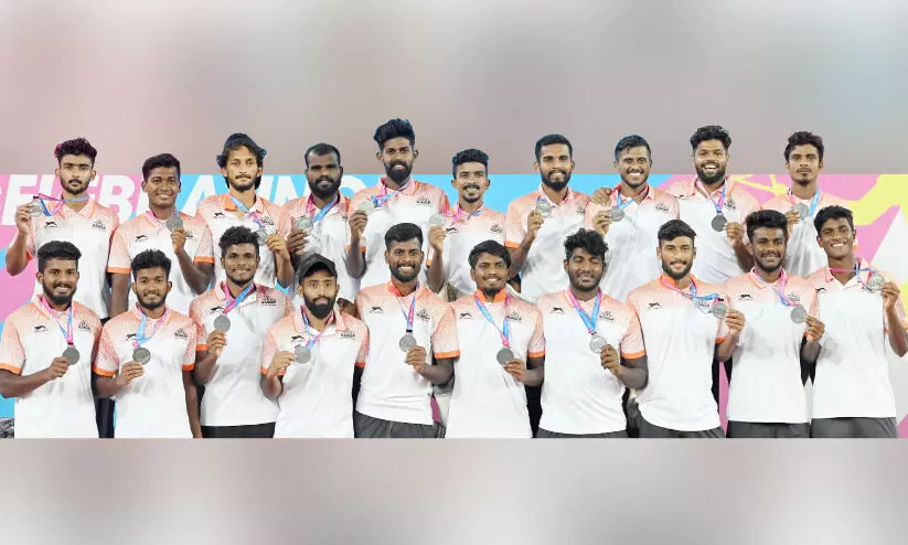 ദേശീയ ഗെയിംസ്: ഫുട്ബാളിൽ കേരളത്തെ 5-0ത്തിന് തകർത്ത് ബംഗാളിന് സ്വർണം ദേശീയ ഗെയിംസ്: ഫുട്ബാളിൽ കേരളത്തെ 5-0ത്തിന് തകർത്ത് ബംഗാളിന് സ്വർണം