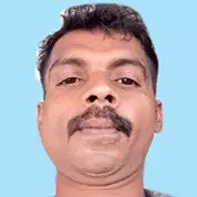 ബൈ​ക്ക് യാ​ത്രി​ക​ൻ വാ​ഹ​നാ​പ​ക​ട​ത്തി​ൽ മ​രി​ച്ചു