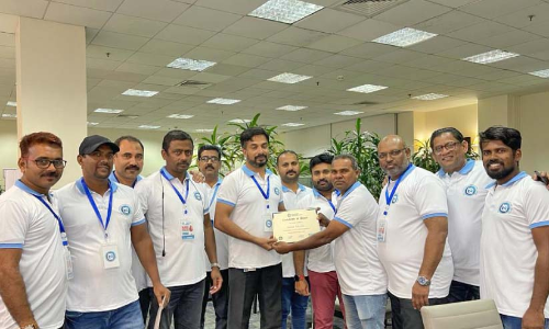 ര​ക്തം ന​ൽ​കി നൗ​ഷാ​ദു​മാ​ർ