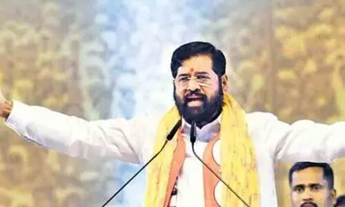 സൂര്യൻ, അരയാൽ, വാൾ, പുതിയ ചിഹ്നങ്ങൾ തെരഞ്ഞെടുപ്പ് കമീഷന് സമർപ്പിച്ച് ഷിൻഡെ വിഭാഗം