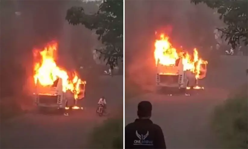 Bus catches fire in Pune; passengers escape unhur Bus catches fire in Pune; passengers escape unhur