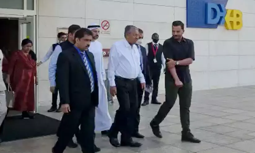 10 ദിവസത്തെ വിദേശയാത്രക്ക് ശേഷം മുഖ്യമന്ത്രി തിരിച്ചെത്തി 10 ദിവസത്തെ വിദേശയാത്രക്ക് ശേഷം മുഖ്യമന്ത്രി തിരിച്ചെത്തി