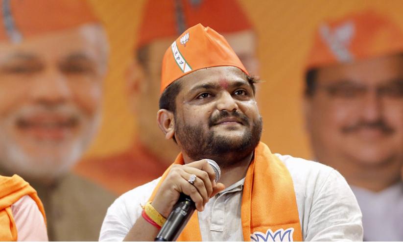 wore a turban, white shirt: Congress mocks Hardik Patel