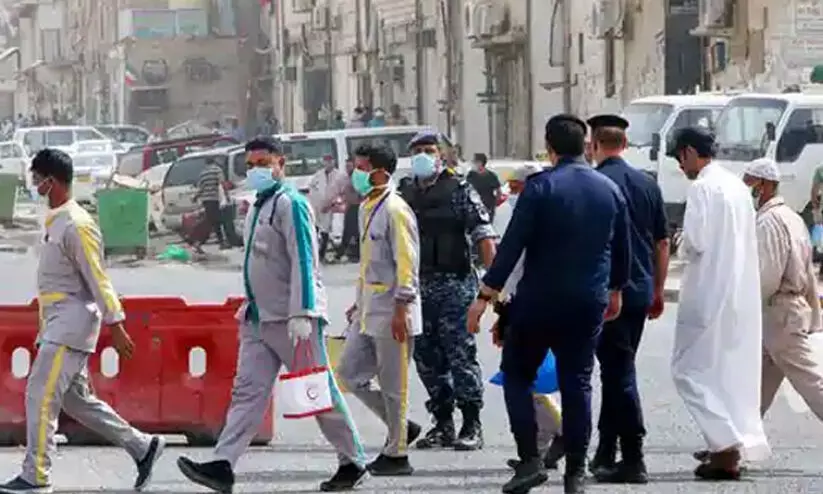 സാൽമിയയിലെ കെട്ടിടത്തിൽനിന്ന് ചാടാൻ ശ്രമിച്ച 13 പ്രവാസികളെ നാടുകടത്തും സാൽമിയയിലെ കെട്ടിടത്തിൽനിന്ന് ചാടാൻ ശ്രമിച്ച 13 പ്രവാസികളെ നാടുകടത്തും