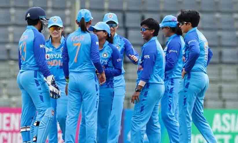 ഏഷ്യാ കപ്പ് വനിത ട്വന്റി 20: അനായാസ ജയവുമായി ഇന്ത്യ ഫൈനലിൽ ഏഷ്യാ കപ്പ് വനിത ട്വന്റി 20: അനായാസ ജയവുമായി ഇന്ത്യ ഫൈനലിൽ