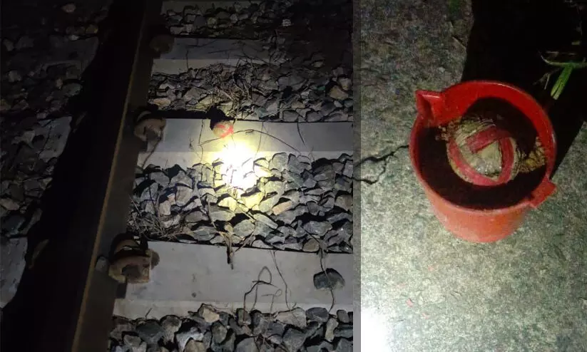 കണ്ണൂർ റെയിൽവേ ട്രാക്കിൽ അജ്ഞാത വസ്തു; ബോംബെന്ന് സംശയിച്ച് പരിഭ്രാന്തരായി പൊലീസും നാട്ടുകാരും