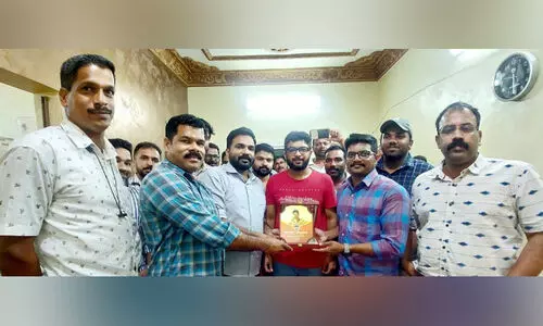 സ​ന്ദീ​പ് വി​ശ്വം​ഭ​ര​ന് ന​വോ​ദ​യ യാ​ത്ര​യ​യ​പ്പ് ന​ൽ​കി