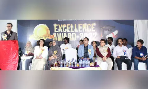 ന​വോ​ദ​യ അ​ക്കാ​ദ​മി​ക് എ​ക്സ​ല​ൻ​സ് അ​വാ​ർ​ഡ് വി​ത​ര​ണം