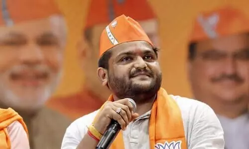 wore a turban, white shirt: Congress mocks Hardik Patel