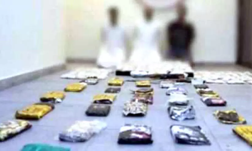 വൻ ലഹരിവേട്ട; മൂന്നു പേർ അറസ്റ്റിൽ വൻ ലഹരിവേട്ട; മൂന്നു പേർ അറസ്റ്റിൽ