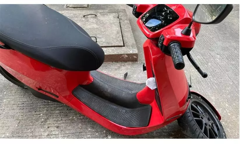 Brand New Ola S1 Pro Electric Scooters breaks down, front suspension collapses
