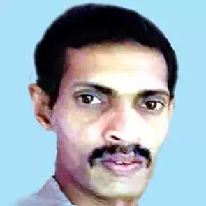 ബൈ​ക്ക​പ​ക​ട​ത്തി​ൽ പ​രി​ക്കേ​റ്റ്  ചി​കി​ത്സ​യി​ലി​രു​ന്ന യു​വാ​വ് മ​രി​ച്ചു