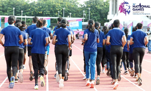 കേ​ര​ളം ക​ട​ന്നോ​ടി; കന്നട, തമിഴ് മക്കളും