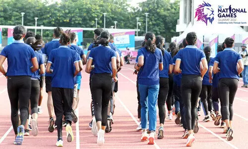 കേ​ര​ളം ക​ട​ന്നോ​ടി; കന്നട, തമിഴ് മക്കളും